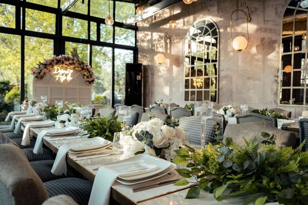 Restaurant Decor and Styling